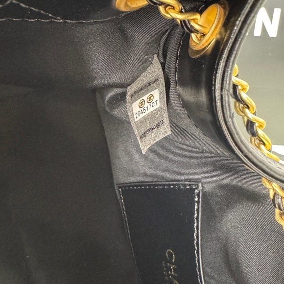 Chanel Black Quilted Shoulder Bag with Gold Chain - Picture 9 of 9